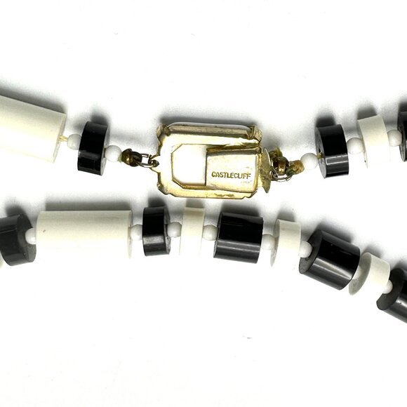 Lucite Heaven: Iconic '70s Castlecliff Necklace & Free Asymmetrical Bracelet—EUC - Picture 10 of 12